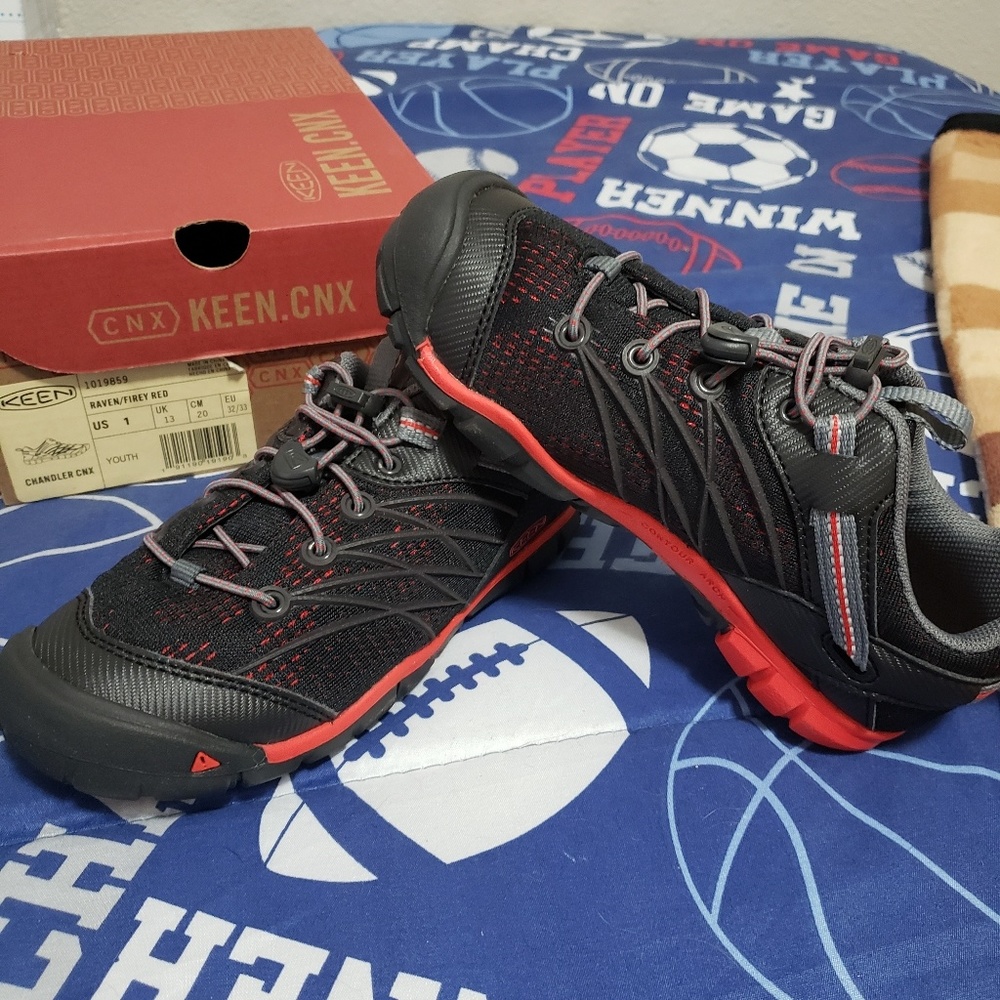 NWT KEEN little boys shoes